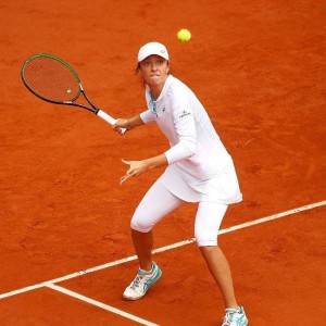  斯维亚泰克横扫群雄，波兰天骄首夺法网