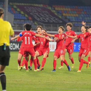  东亚杯较量，日本队三球完胜中国队