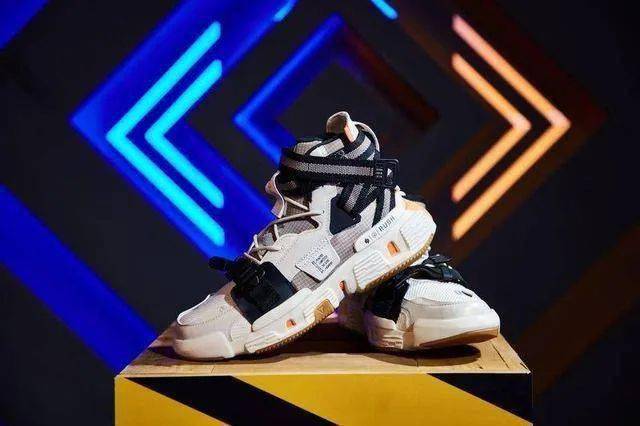  电竞联名款发布，时尚与竞技碰撞擦出火花