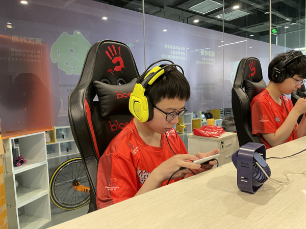  老将临危受命救主，率队惊险保级成功