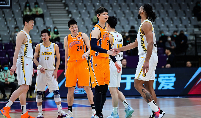  胡金秋狂砍38分广厦击败上海迎五连胜