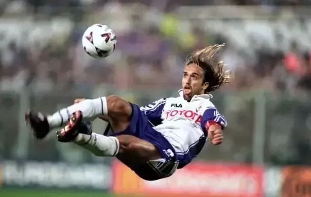  传奇球衣荣耀退役，历史时刻铭刻永恒记忆