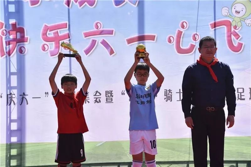  父子同场竞技，传承故事感动全场