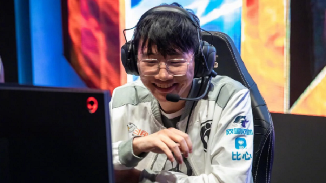  LPL夏季赛激战正酣，多支劲旅争夺榜首  